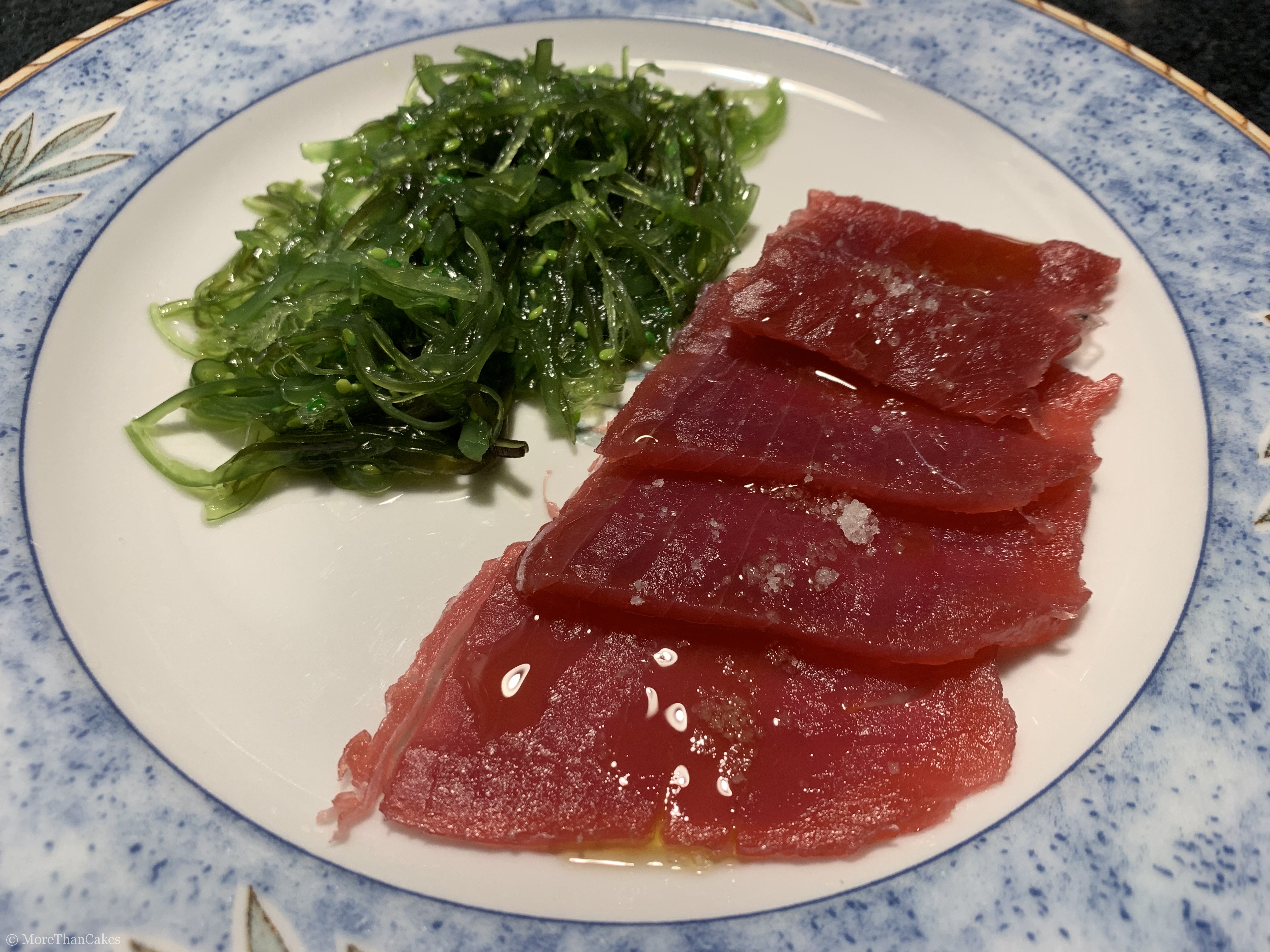 Thunfisch Sashimi an Wakame - MoreThanCakes